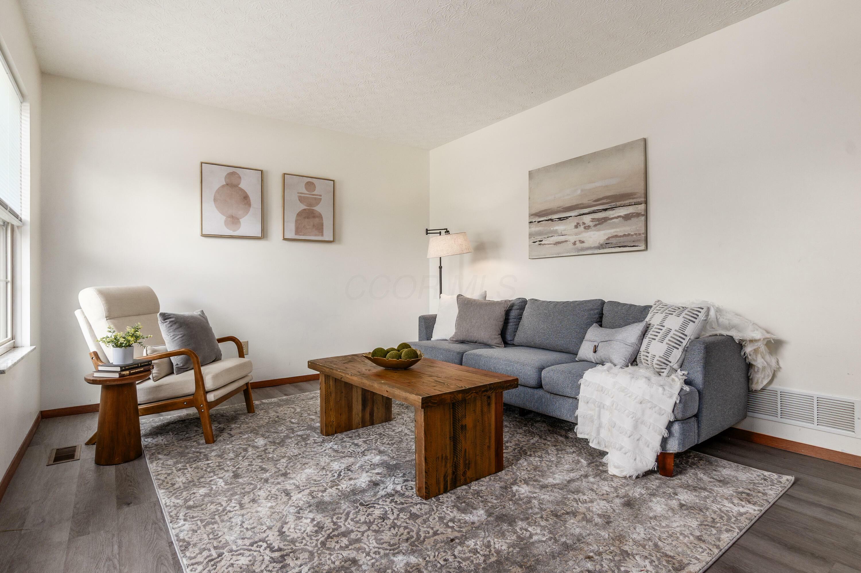 Property Photo: 3351 Lindstrom Drive OH 43228