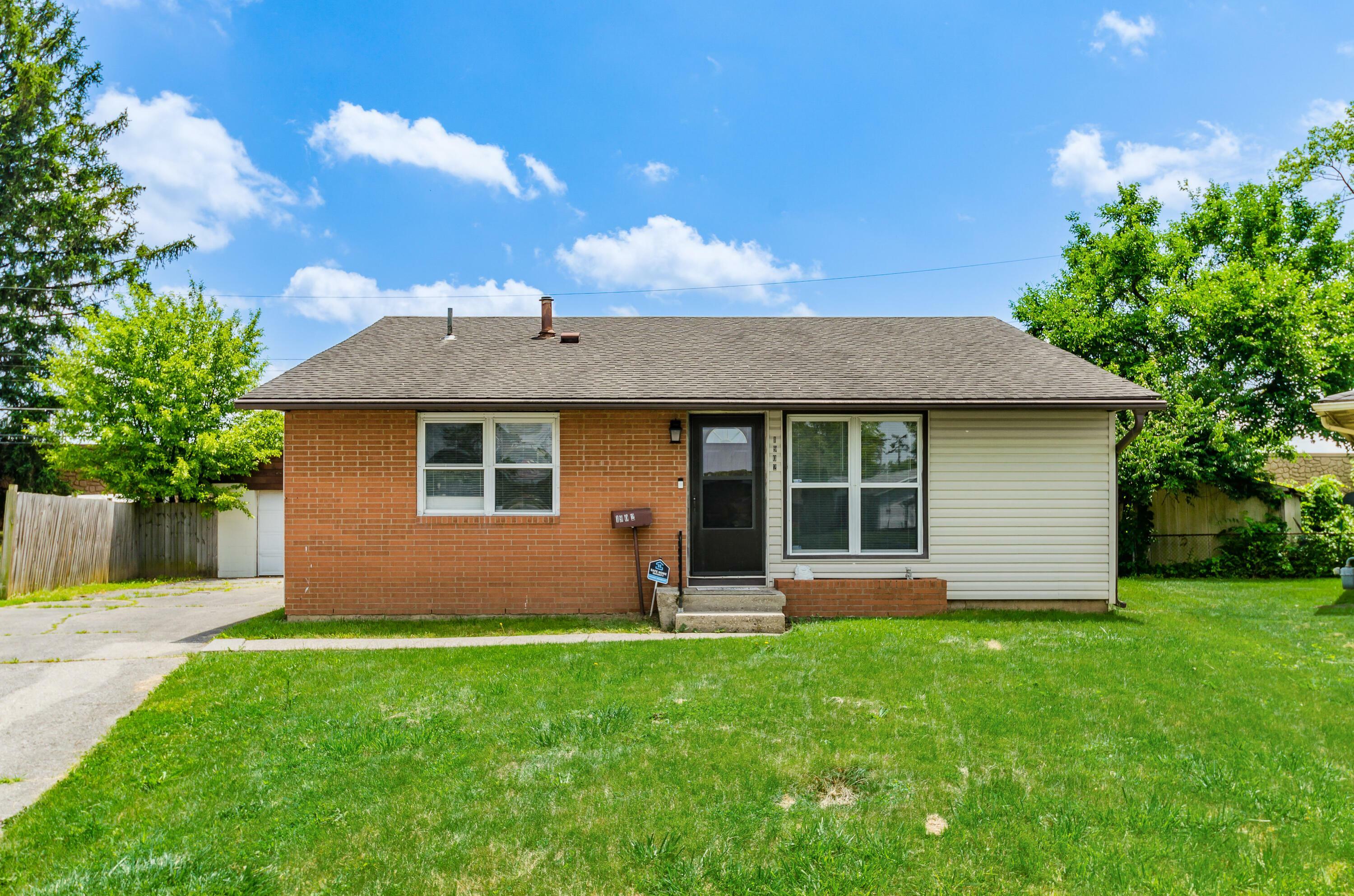 Property Photo: 1902 Binbrook Court OH 43227