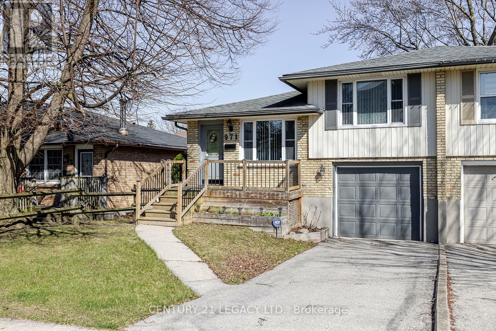 Property Photo: 971 Eagle Crescent ON N5Z 4K5