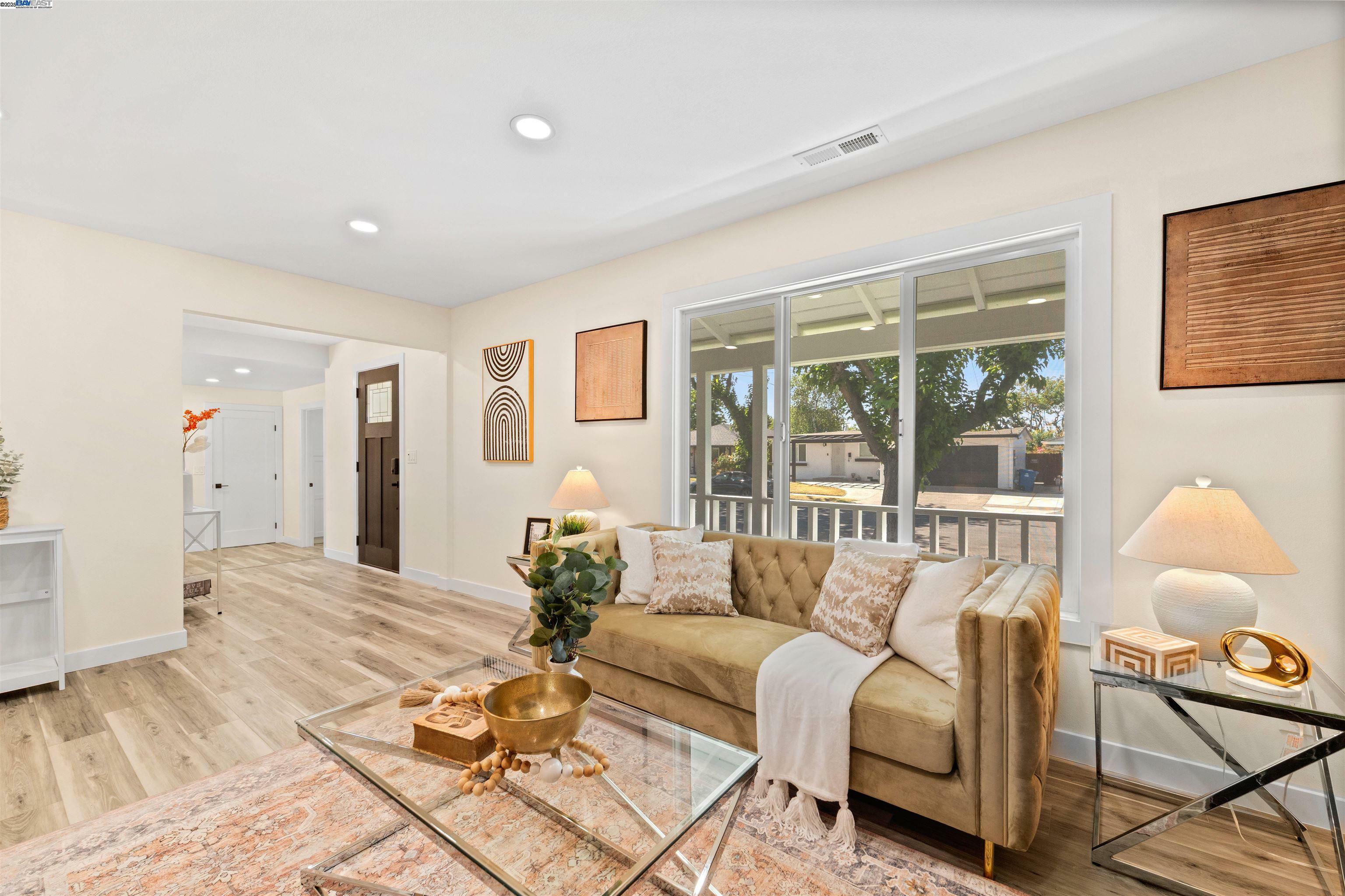 Property Photo: 2647 Hawthorne Ave CA 94545