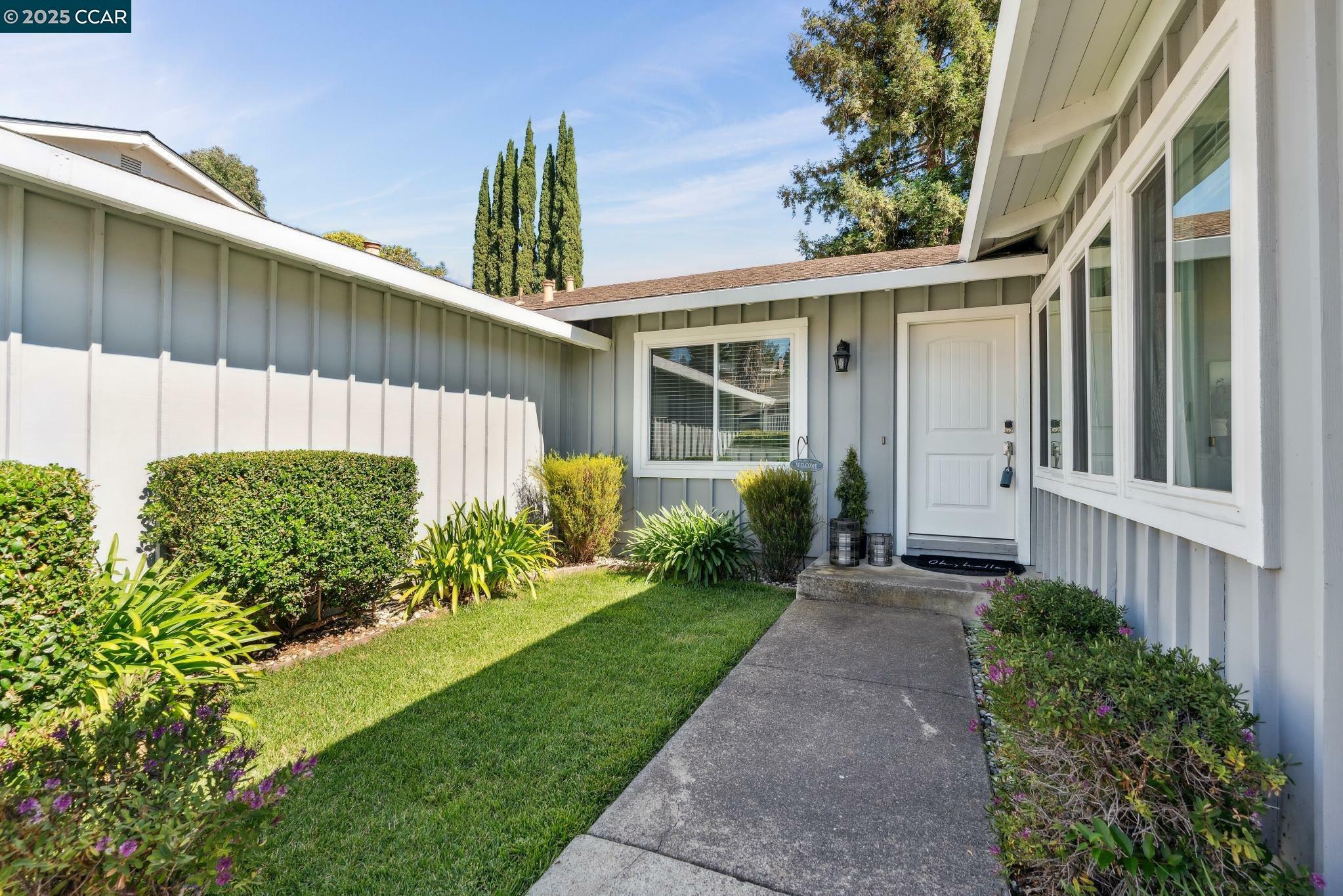 Property Photo: 3522 Honeysuckle Way CA 94518