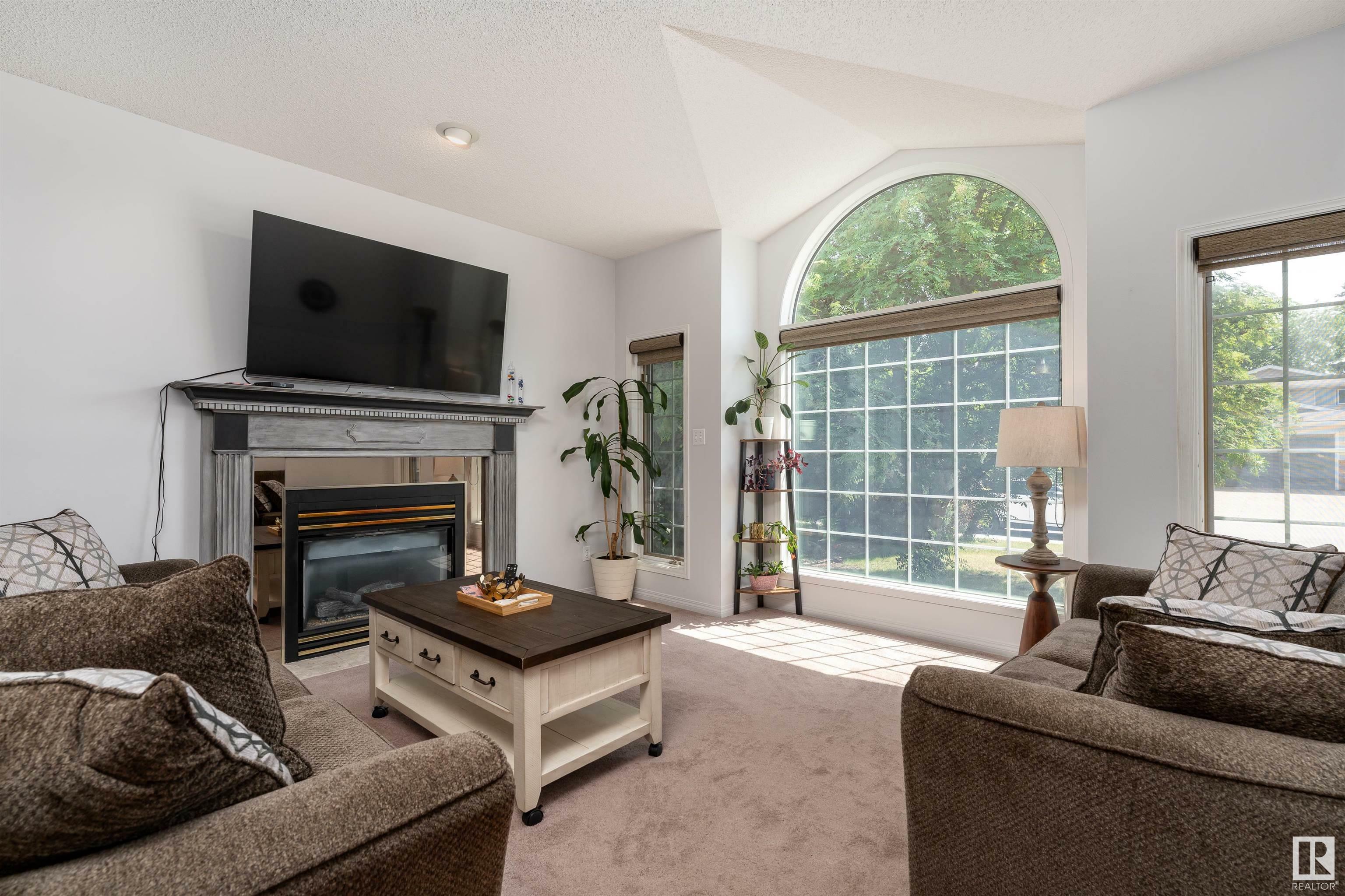 Property Photo: 10 Stoneshire Manor AB T7X 3E3