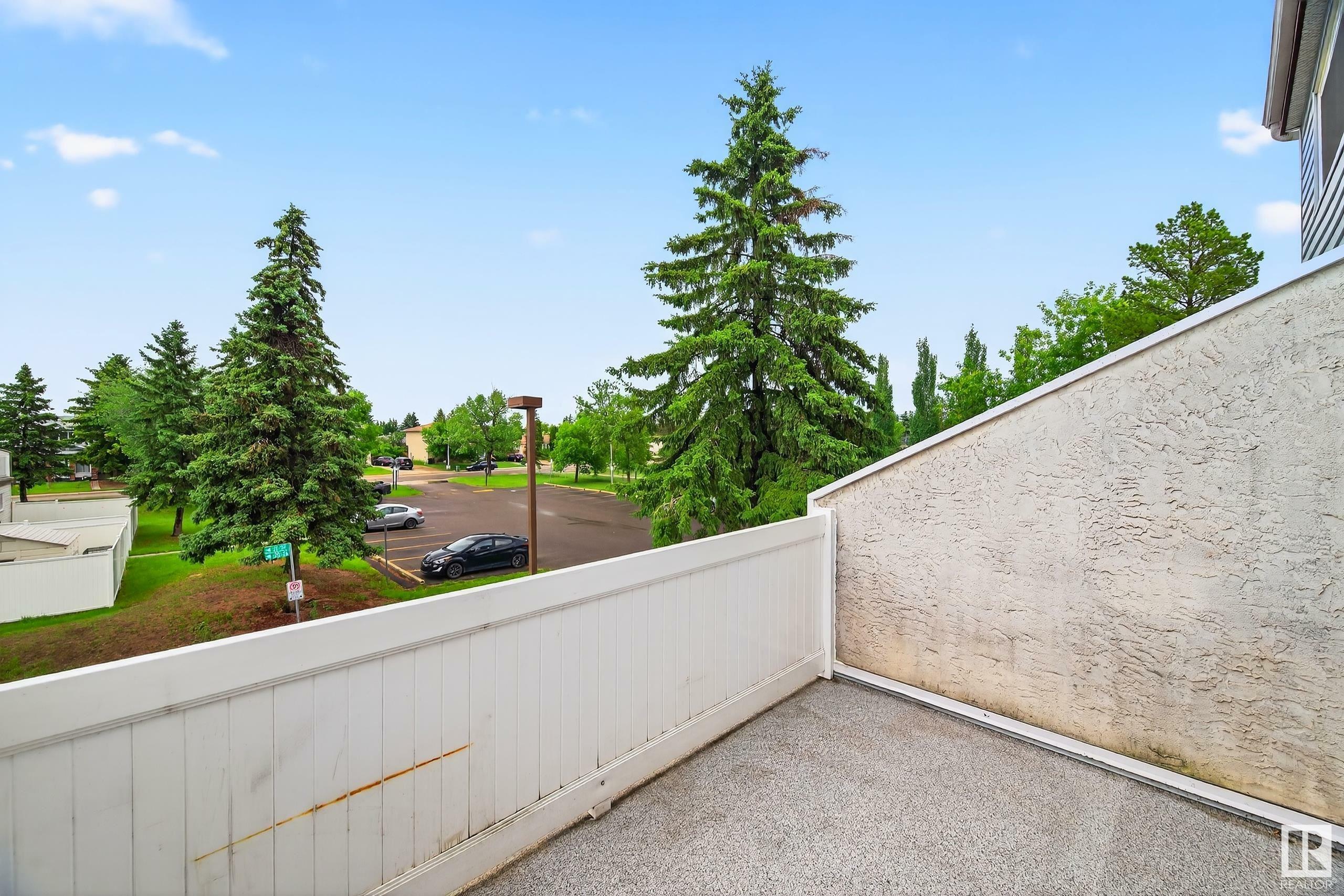 Property Photo: 71 Lancaster Terrace NW AB T5X 5S5
