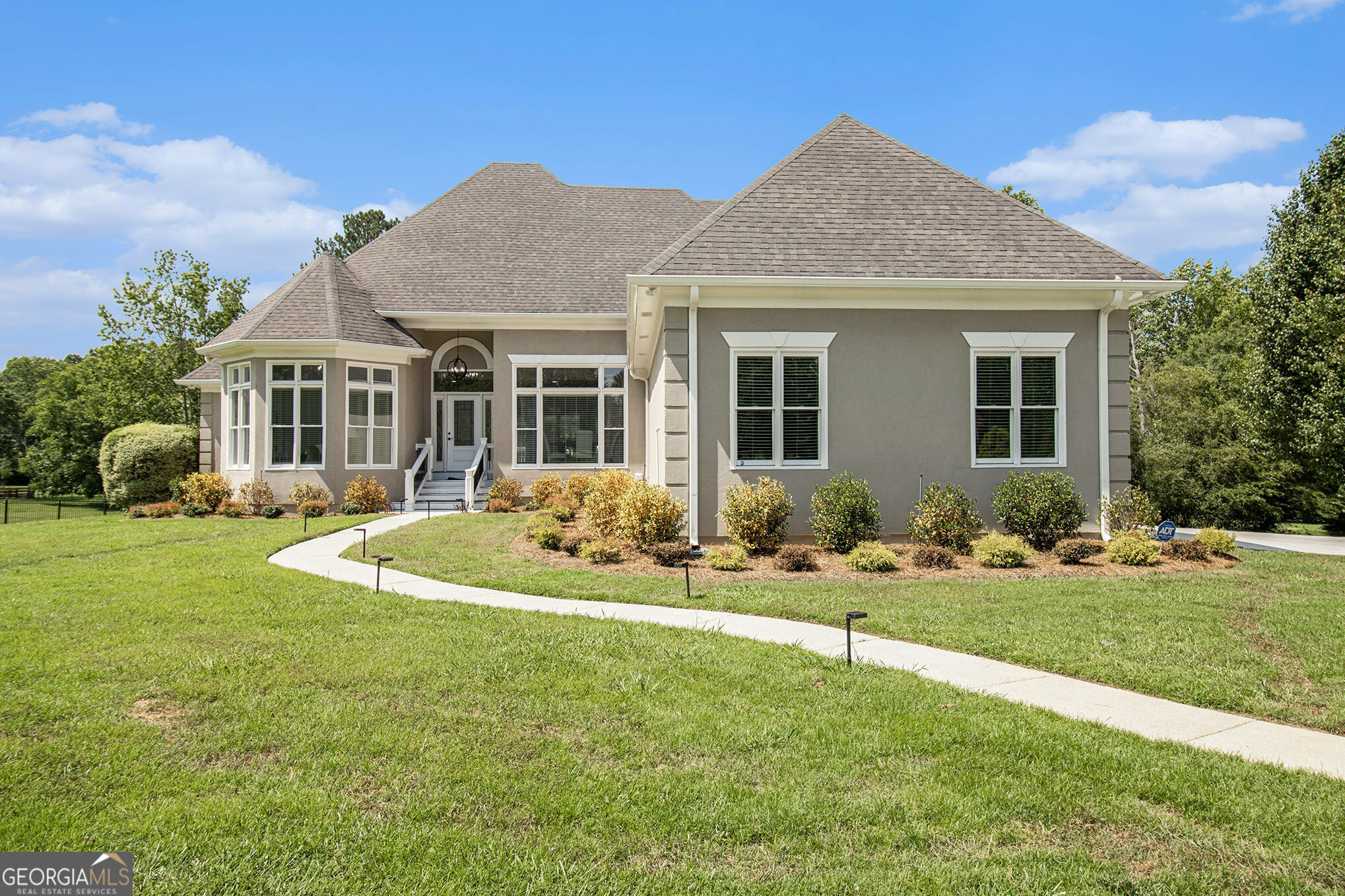Property Photo: 5690 Rutland Trace GA 30058