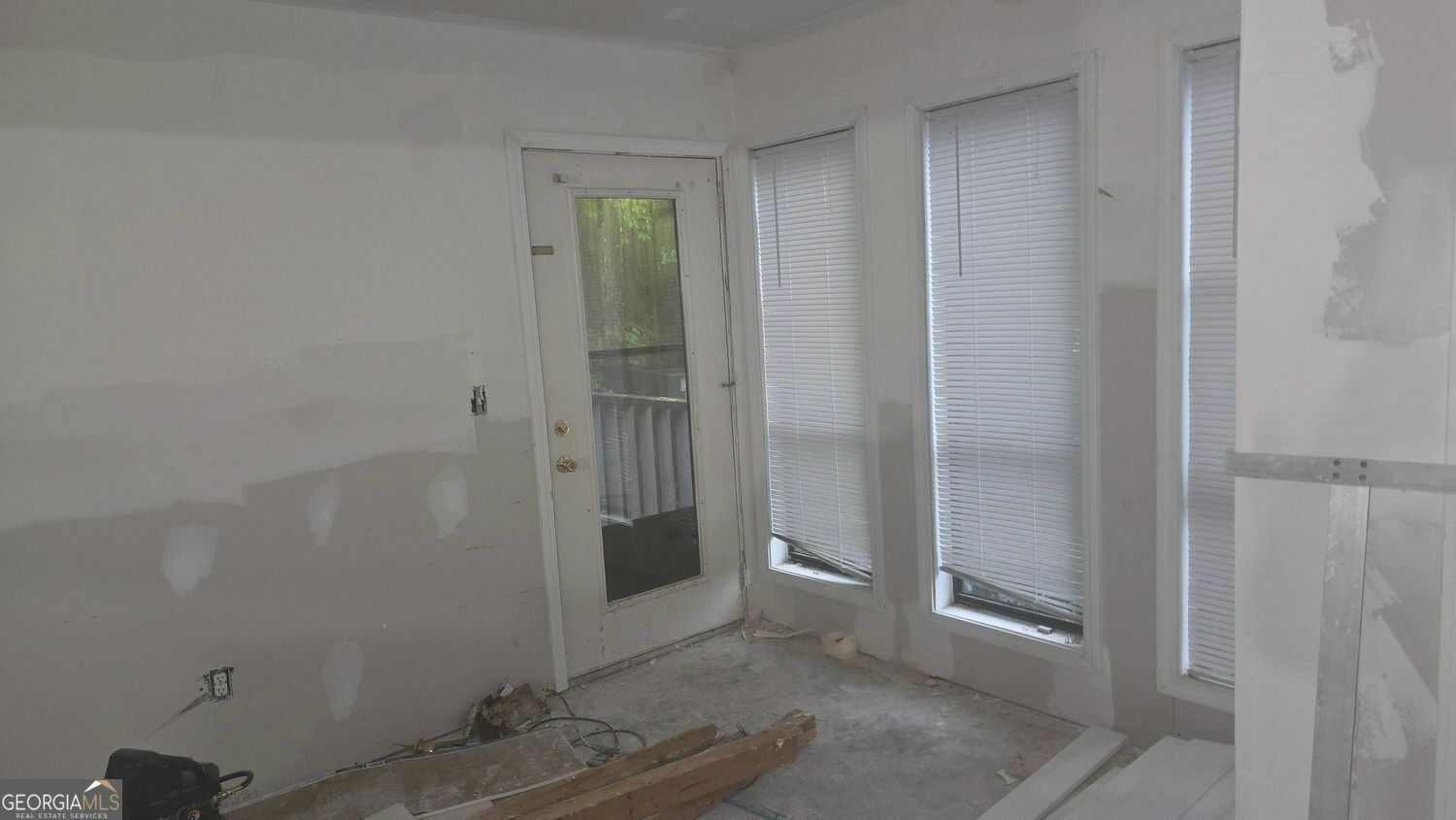Property Photo: 3828 Woodridge Way GA 30084