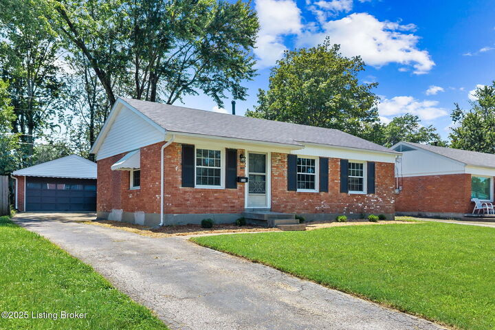 Property Photo: 9506 Sue Helen Dr KY 40299