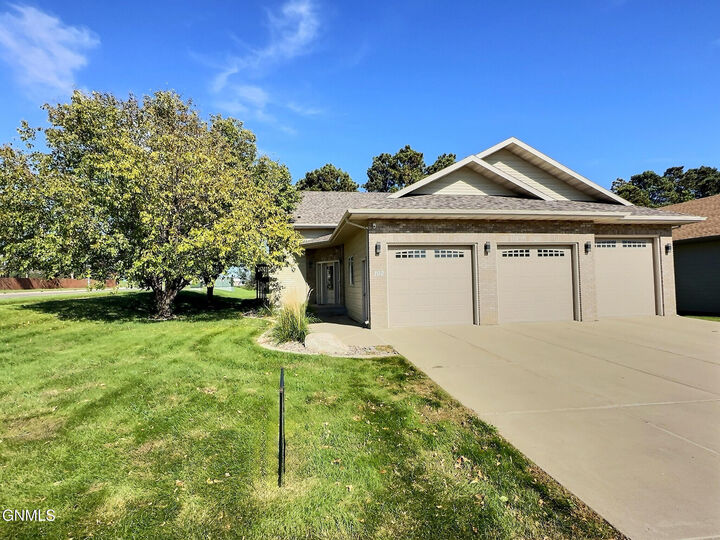 102 E Edmonton Drive  Bismarck ND 58503 photo