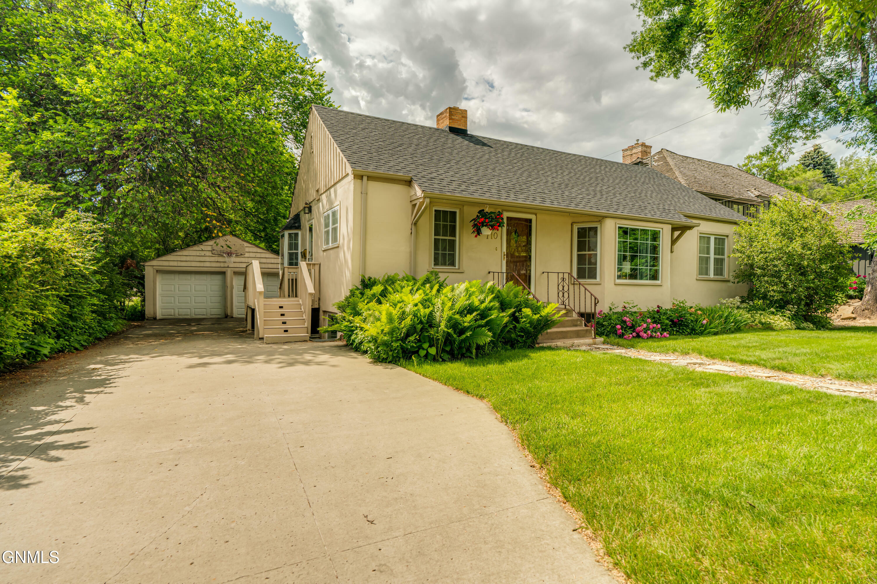 Property Photo: 710 N Bell Street ND 58501