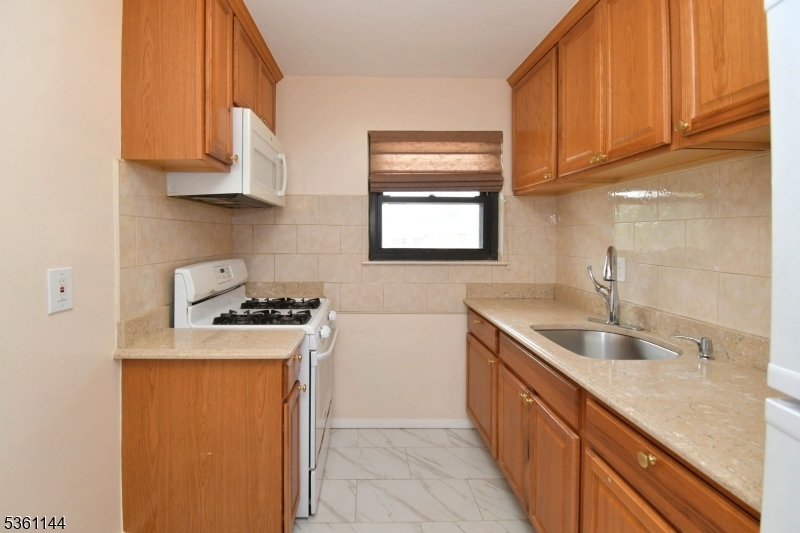 Property Photo: 401 Highway22 Unit 10F NJ 07060