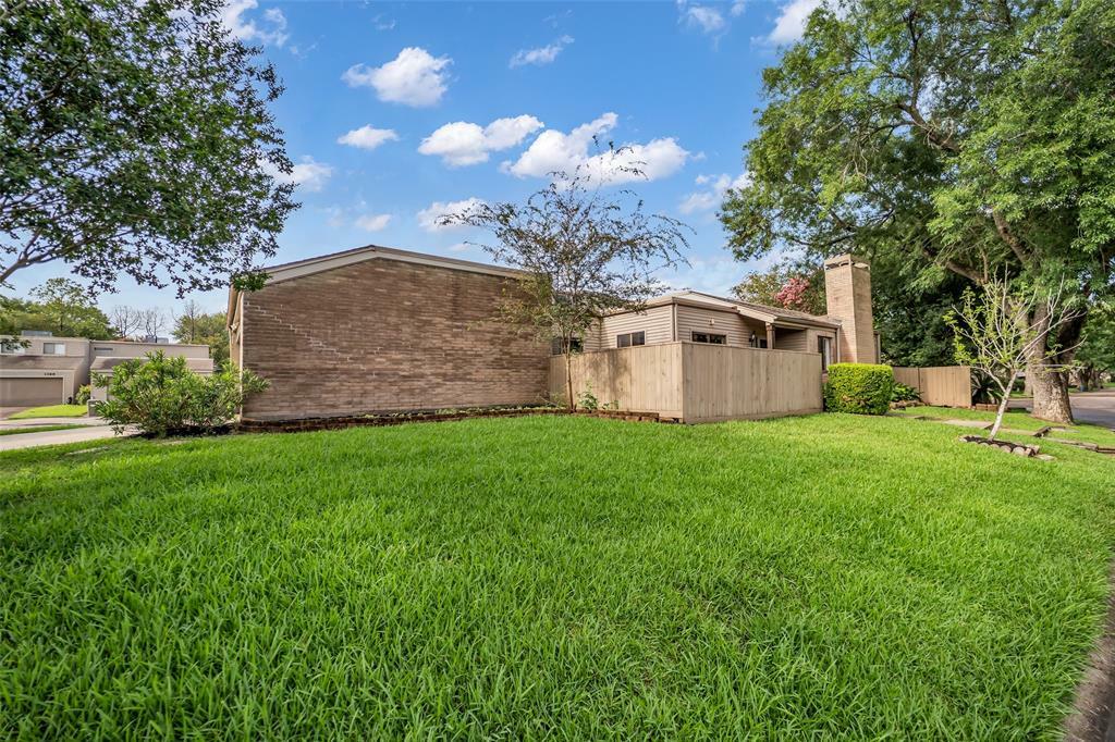 Property Photo:  1385 Chardonnay Drive  TX 77077 
