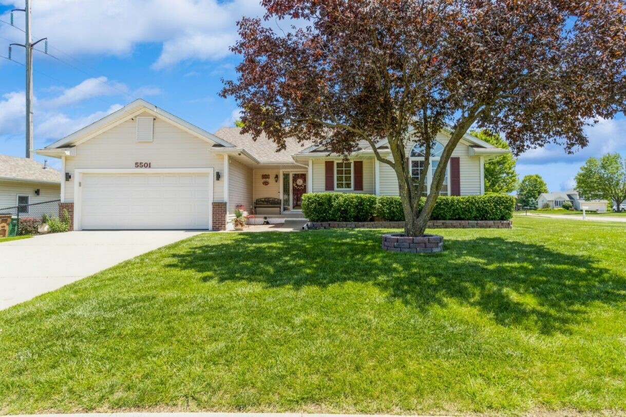 Property Photo: 5501 NW 93rd Street IA 50131