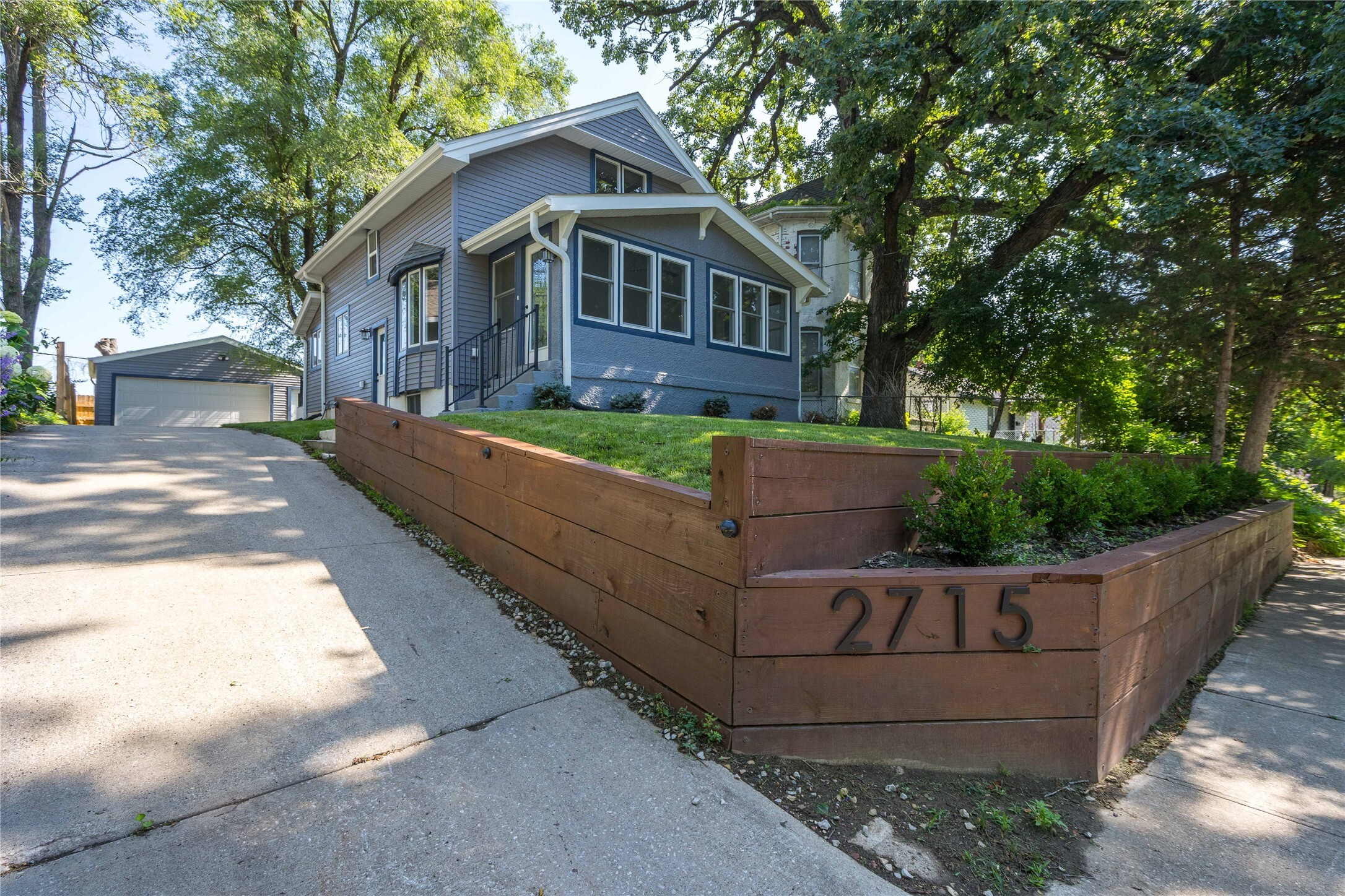 2715 Center Street  Des Moines IA 50312 photo