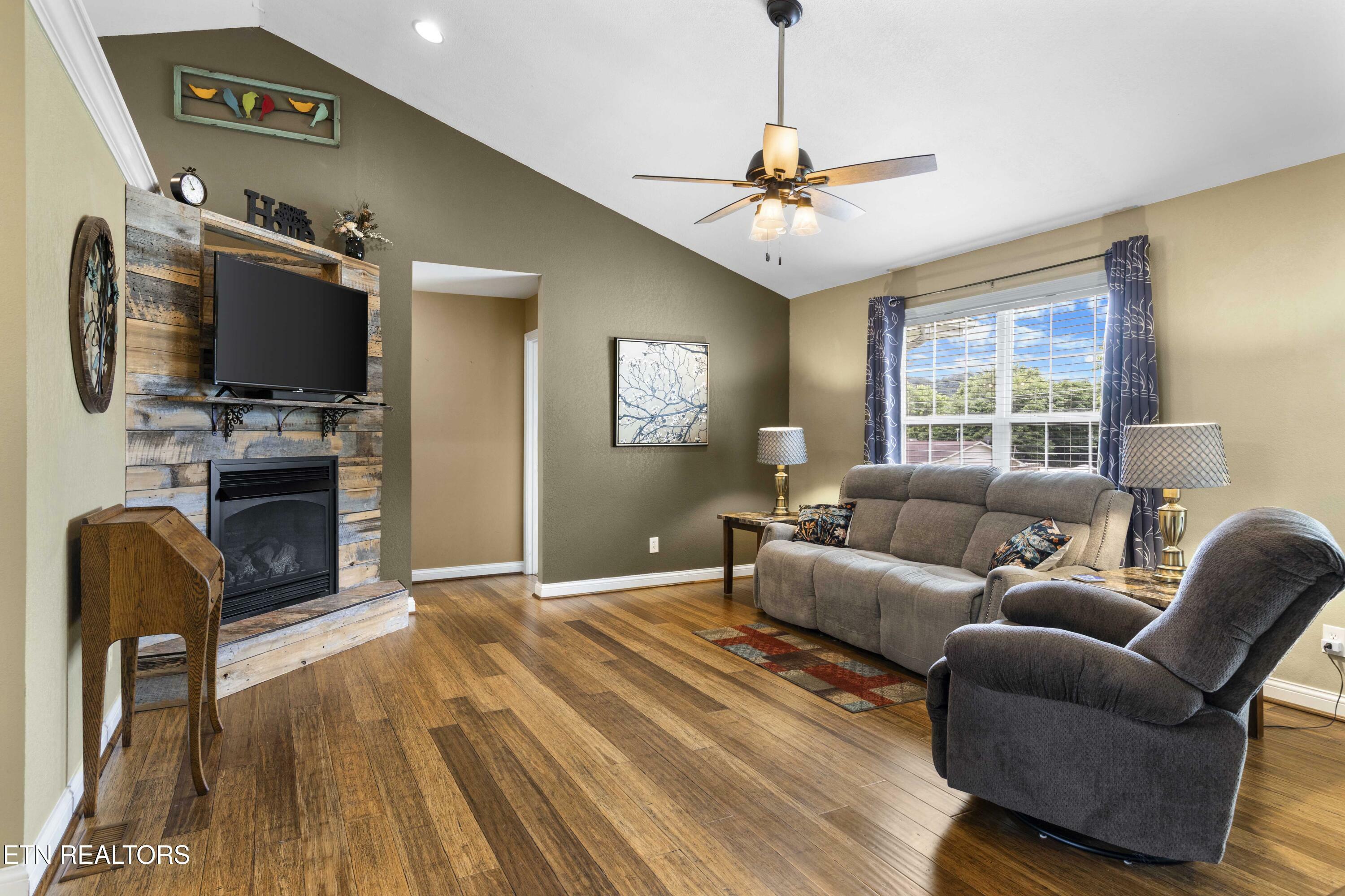 Property Photo: 327 S Fowler St TN 37716