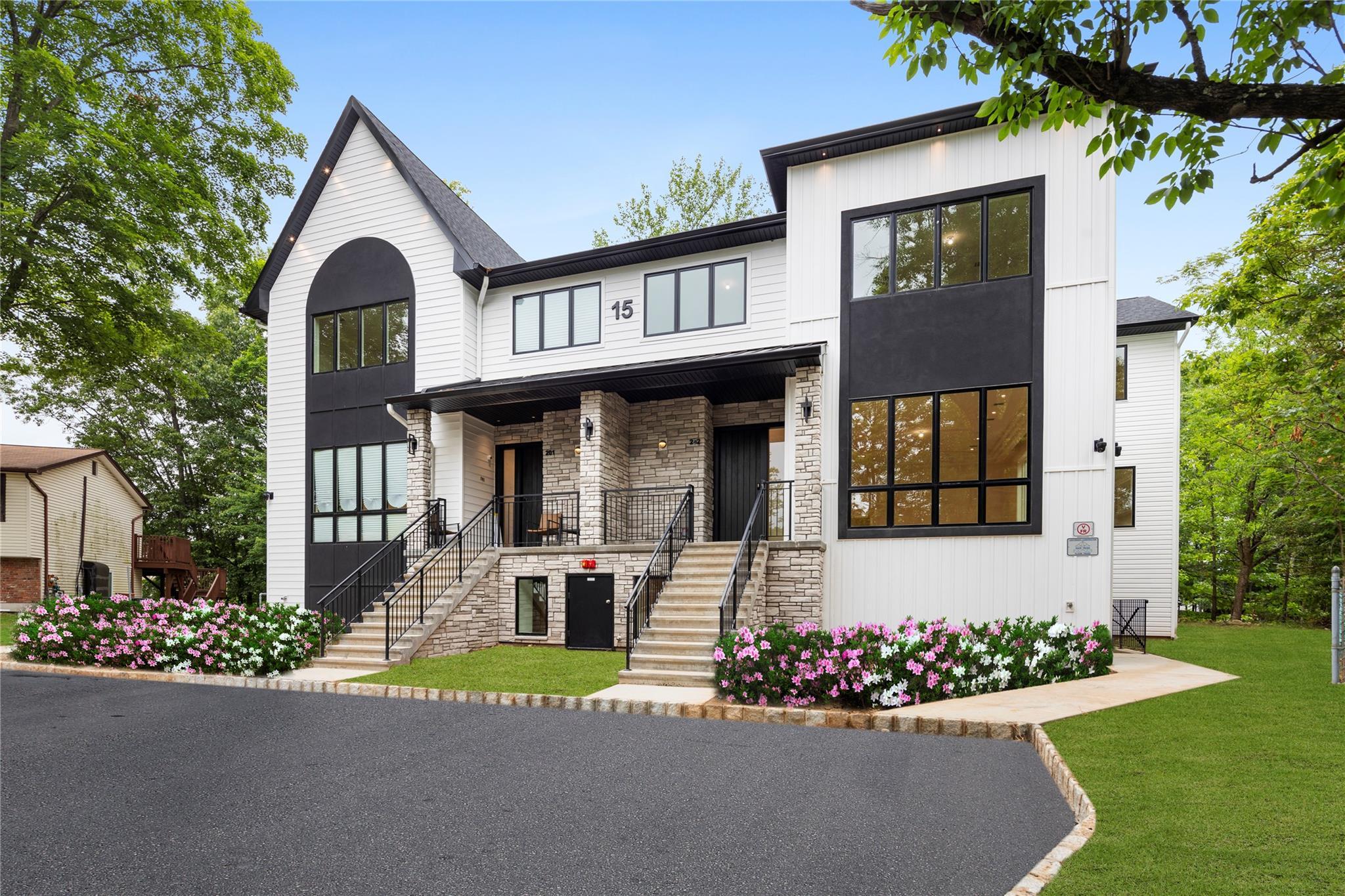 Property Photo:  15 Gilda Court  NY 10977 