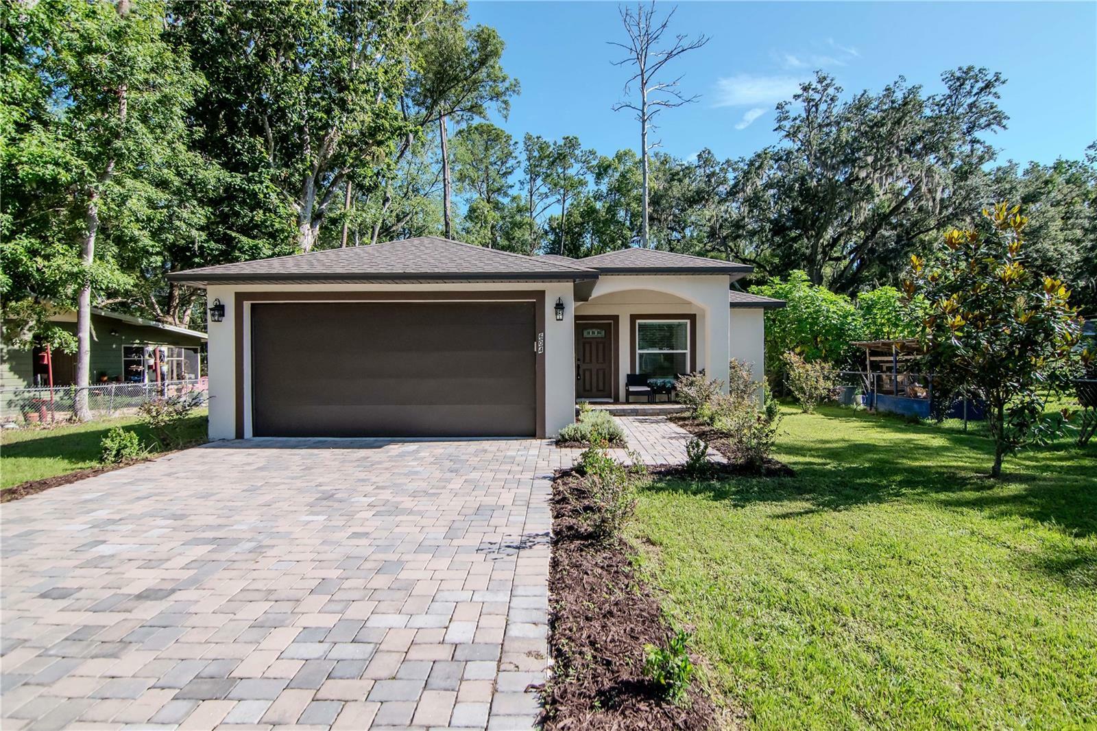 Property Photo: 604 Kinnear Drive FL 34601