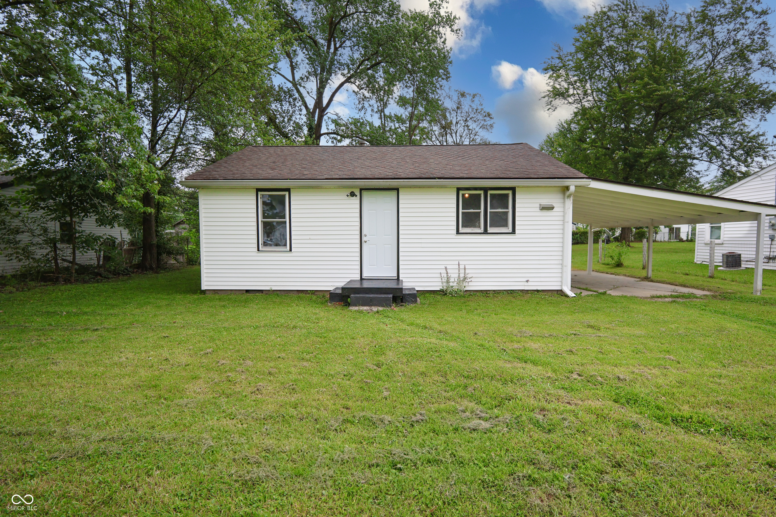 Property Photo: 523 Patterson Road IN 47203