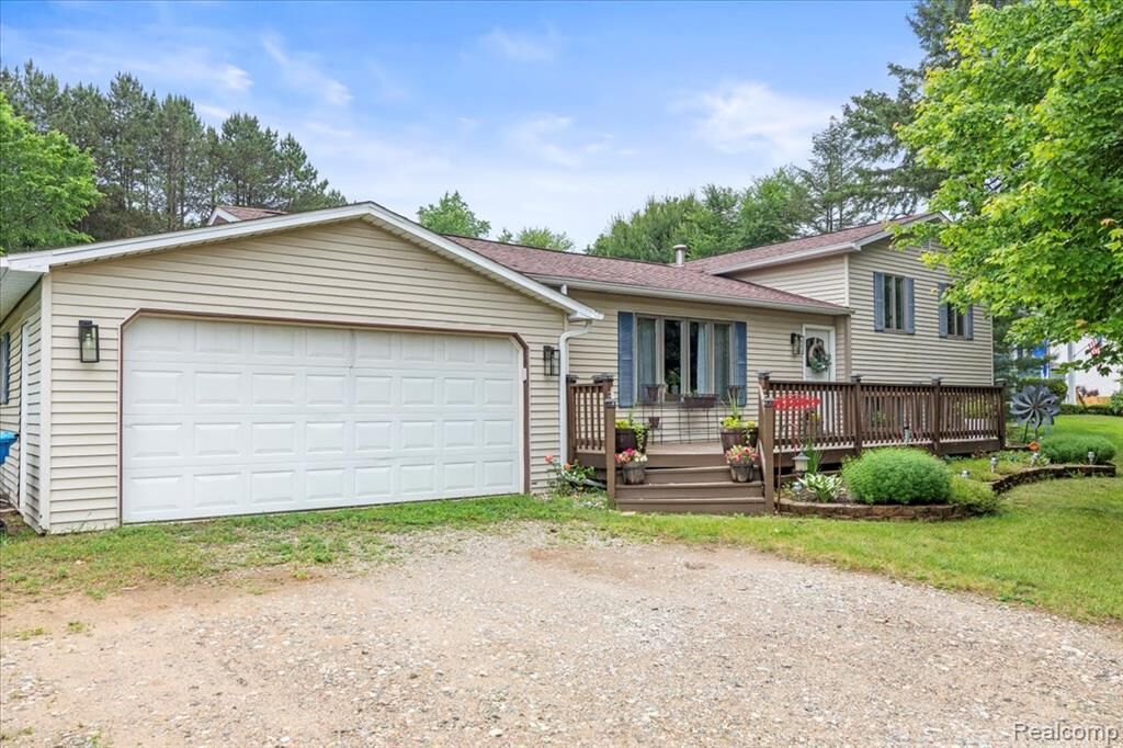 Property Photo:  2471 Springfield Drive  MI 48446 9014 