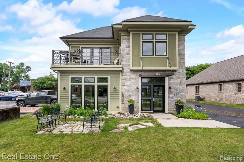Property Photo: 426 W University Drive MI 48307 1938