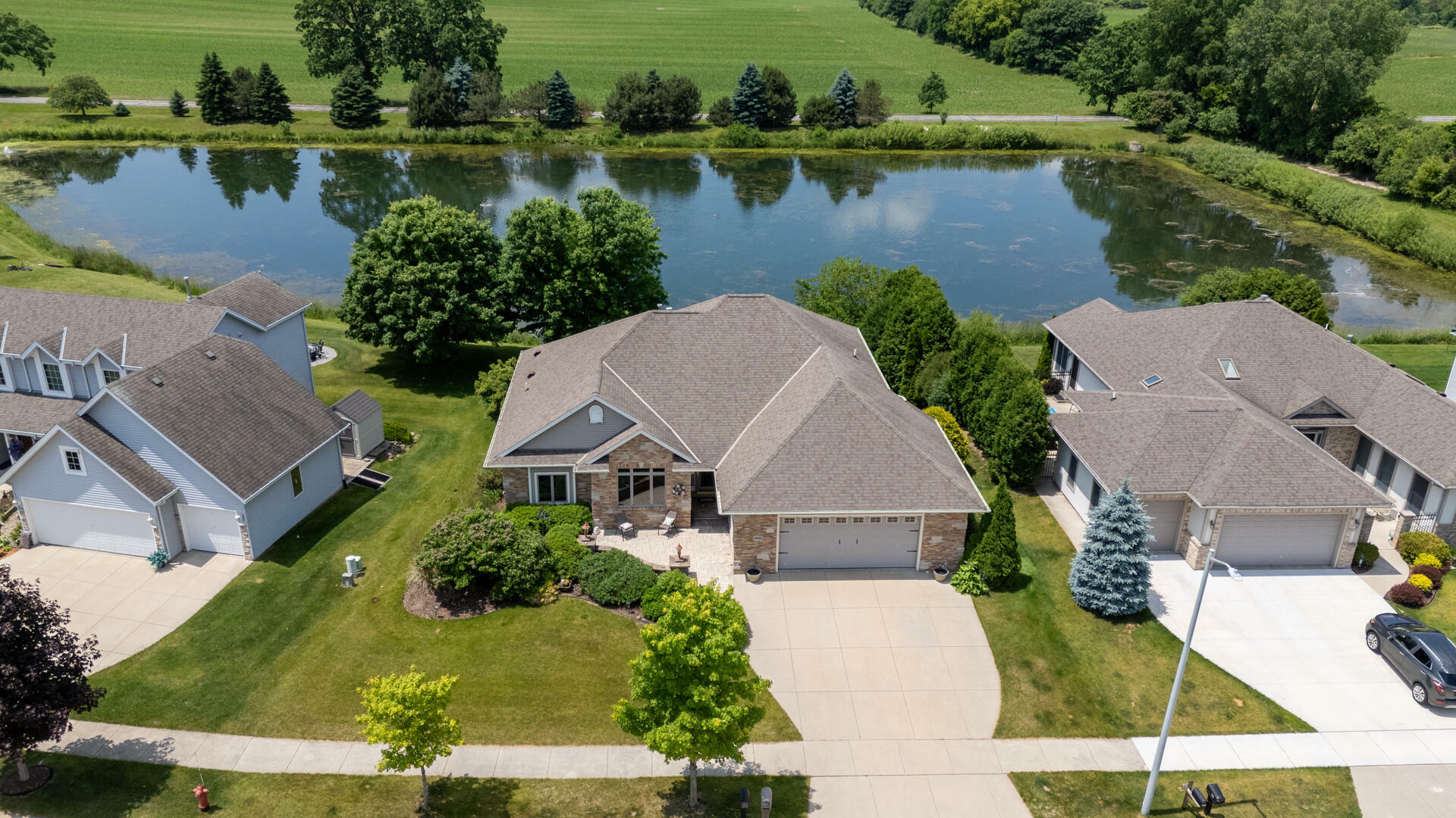 Property Photo:  449 Tahoe Ln  WI 53027 