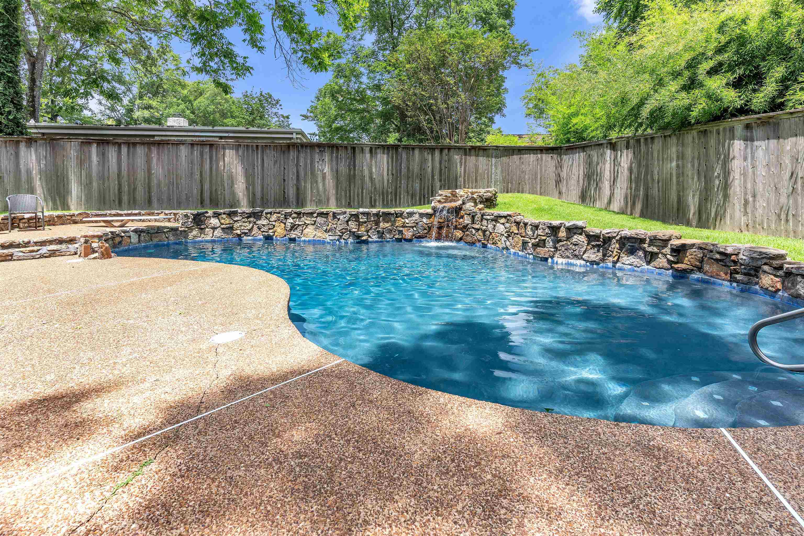 Property Photo: 2004 Kirby Rd TN 38119