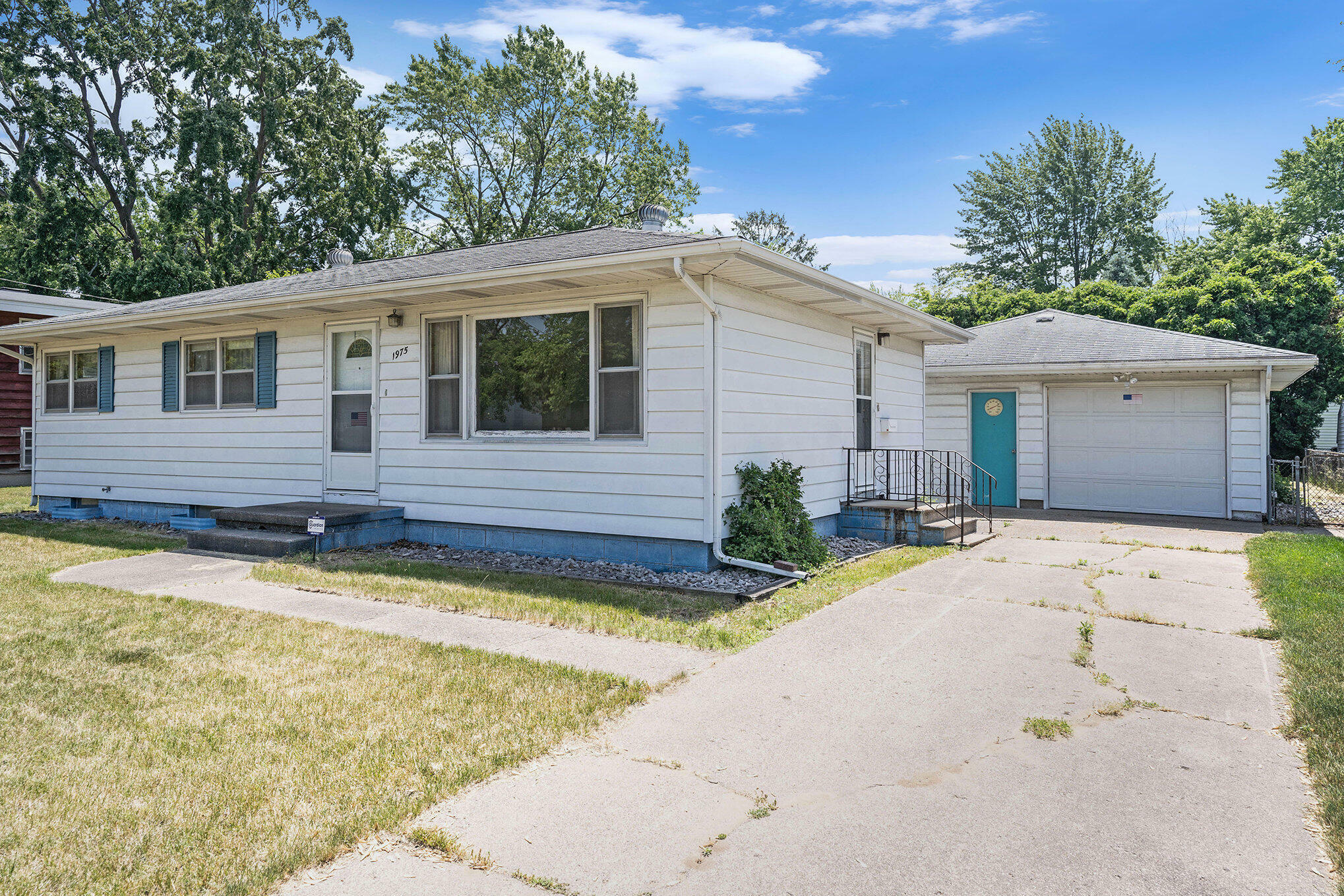 1975 Southwood Avenue  Norton Shores MI 49441 photo