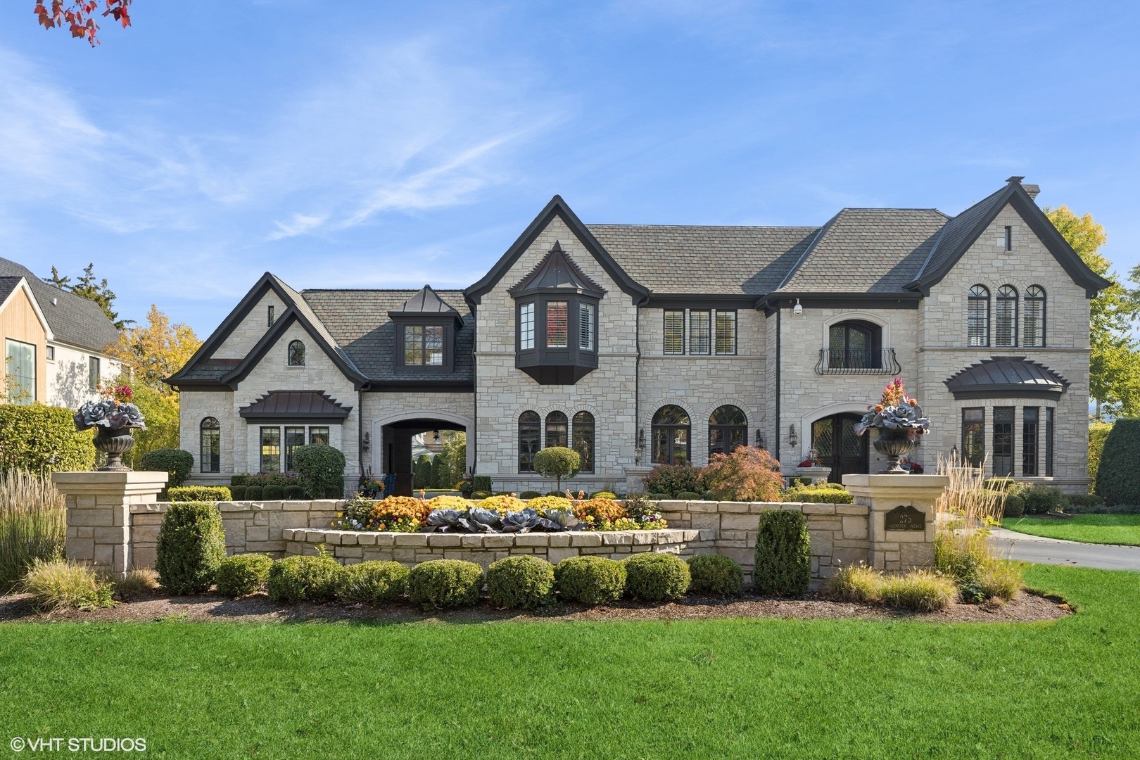 Property Photo: 275 S Arlington Avenue IL 60126