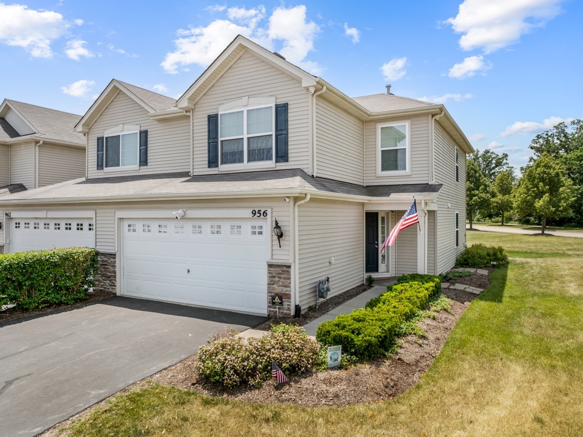 Property Photo: 956 Tuscany Trail IL 60140
