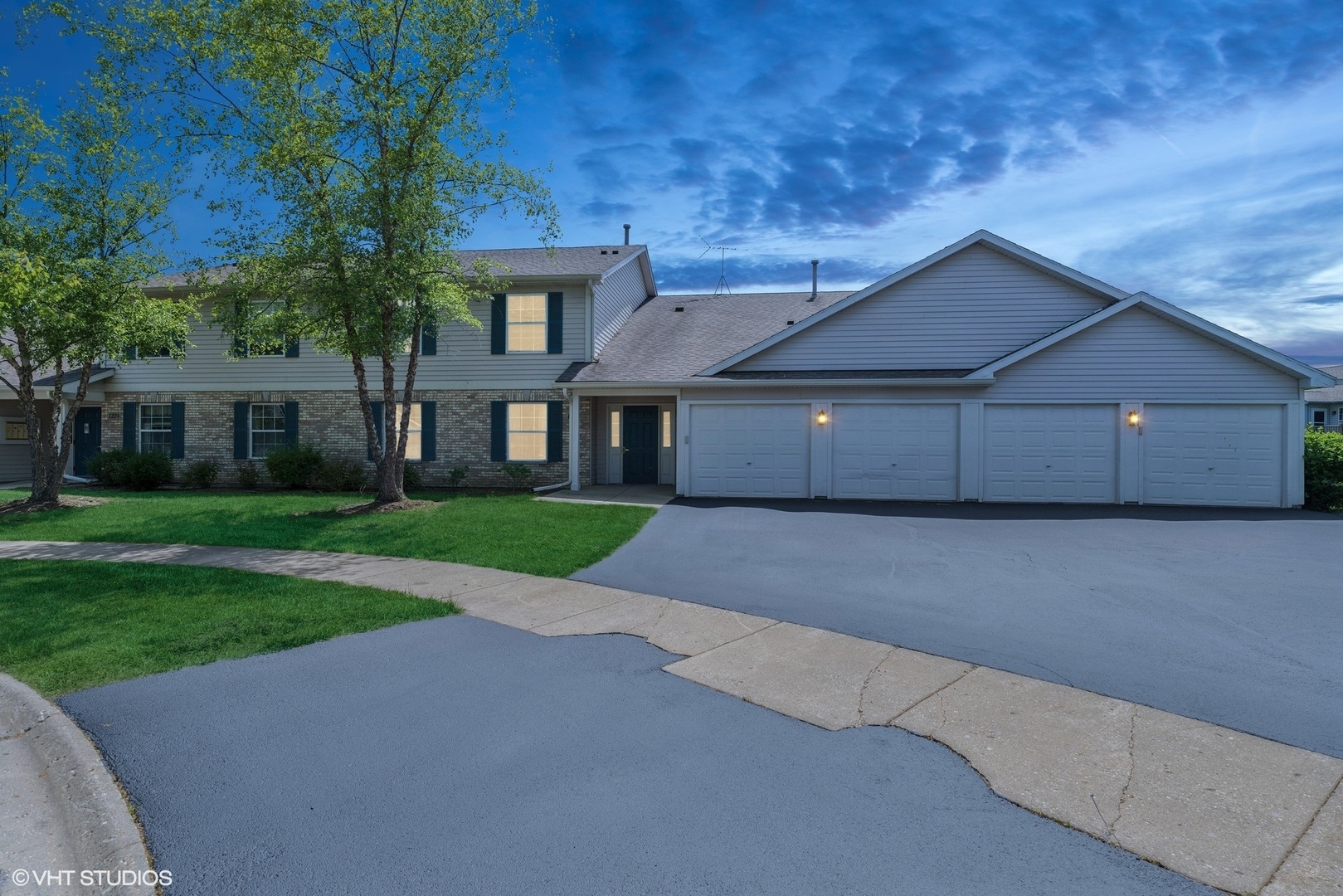 Property Photo: 1228 N Red Oak Circle 2 IL 60073