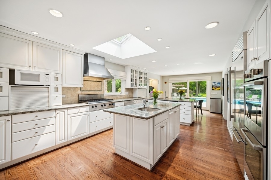Property Photo: 2143 Tennyson Lane IL 60035