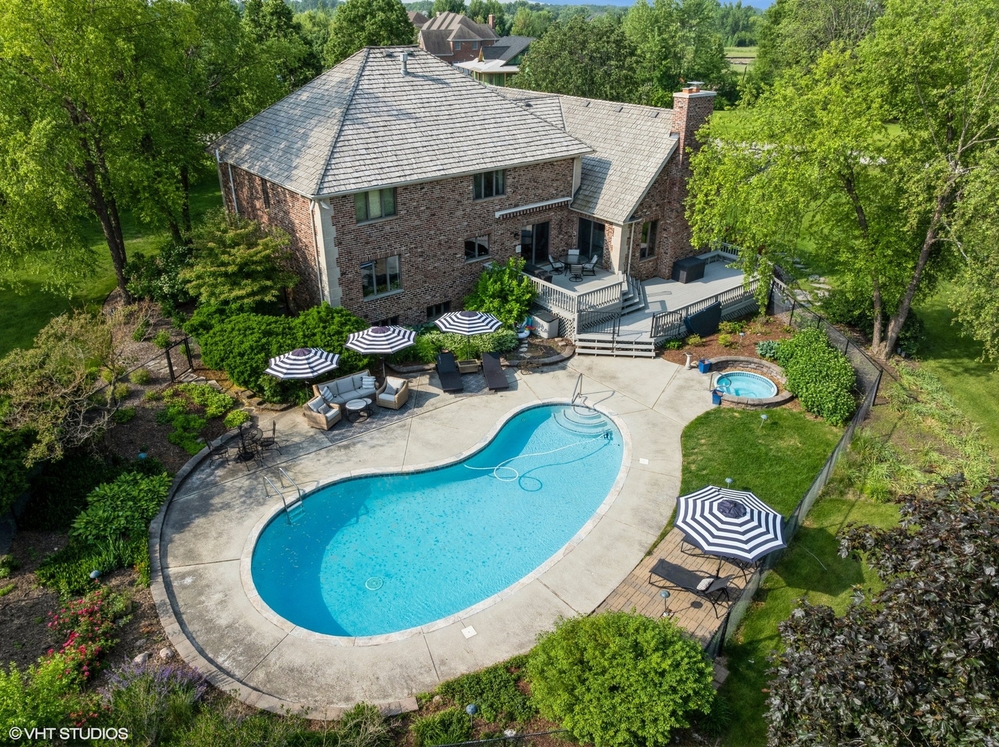 Property Photo: 22902 W Lochanora Drive IL 60047