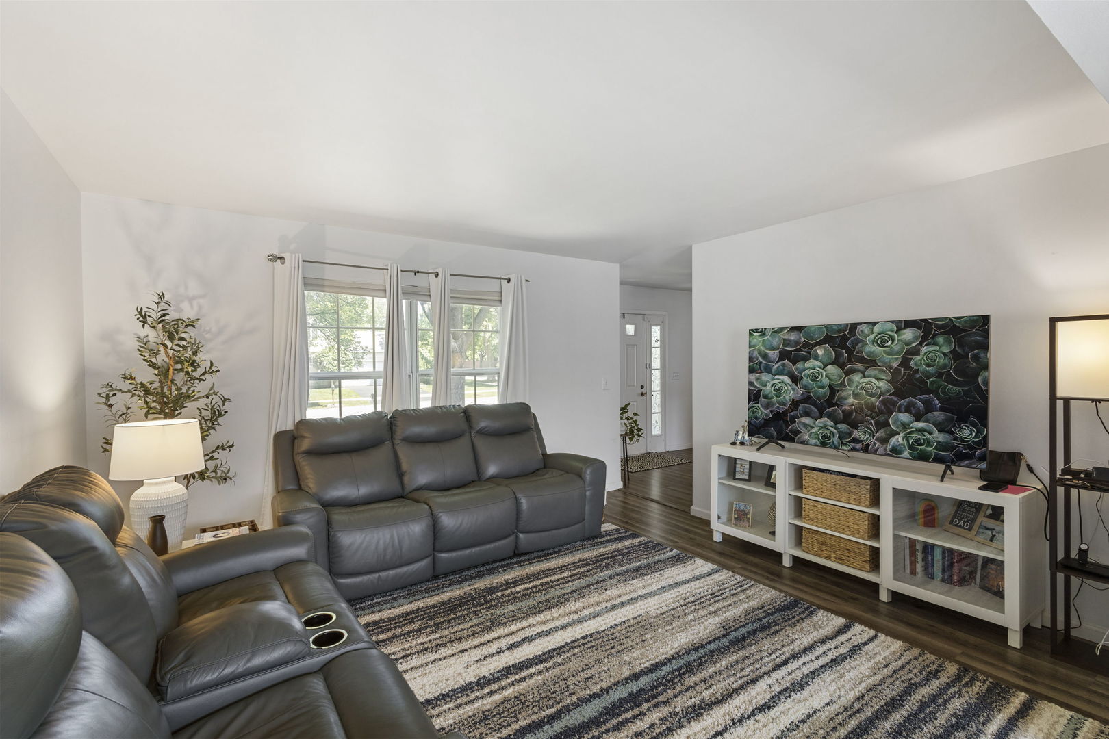 Property Photo:  2011 University Drive  IL 60565 