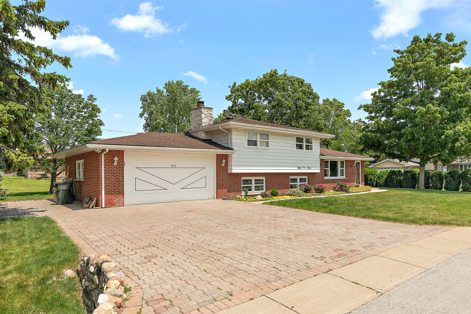 Property Photo: 8930 W 76th Place IL 60458