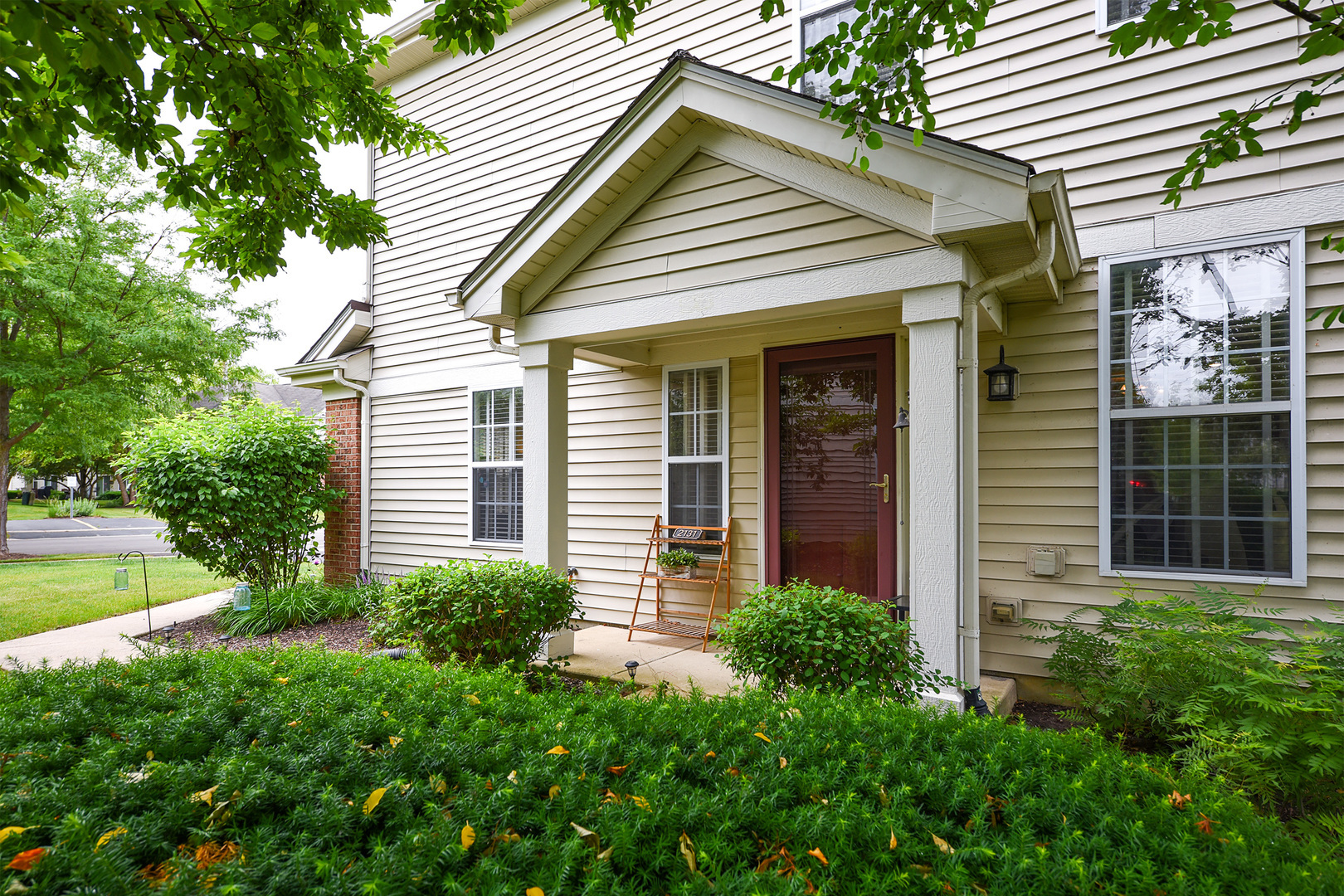 Property Photo: 2131 Claremont Lane IL 60156