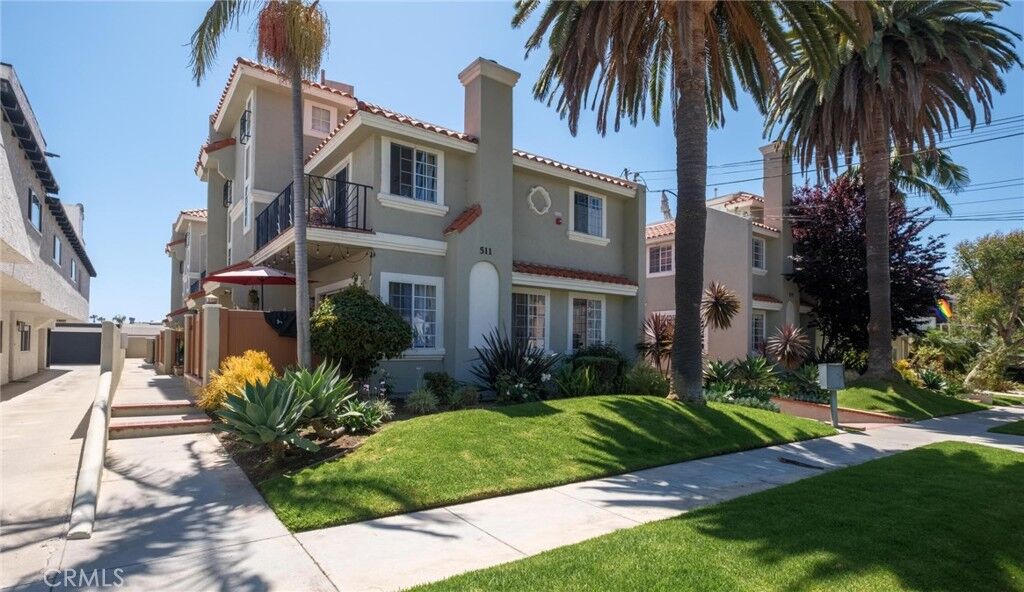 Property Photo: 511 N Elena Avenue Unit C CA 90277