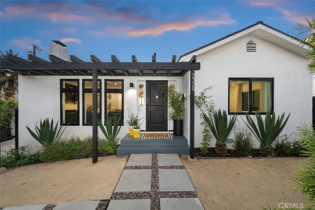 2329 Vineyard Avenue  Los Angeles CA 90016 photo