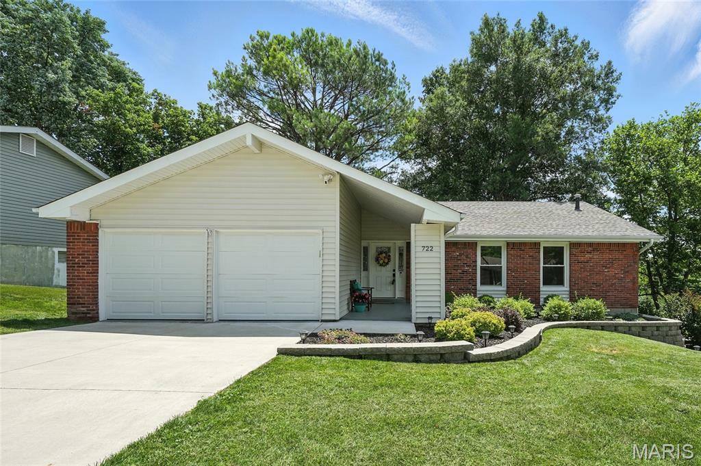 Property Photo: 722 La Bonne Parkway MO 63021