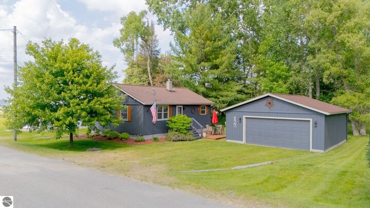 122 Pinewood Drive  Houghton Lake MI 48629 photo