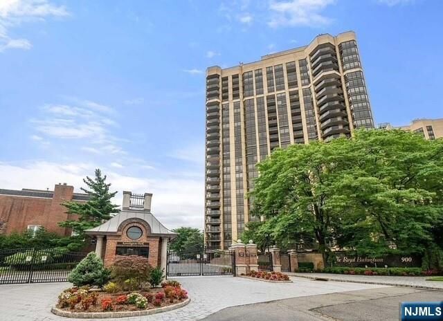 Property Photo: 900 Palisade 1-J NJ 07024