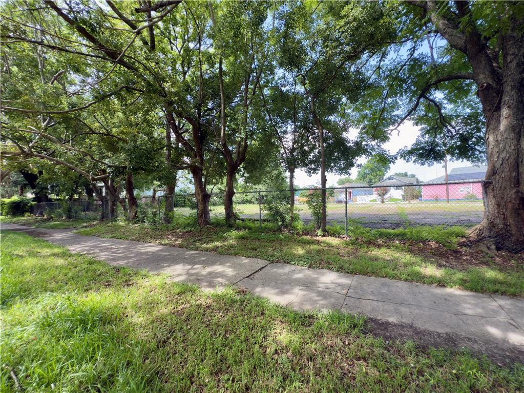 Property Photo: 2425 Esplanade Avenue LA 70119