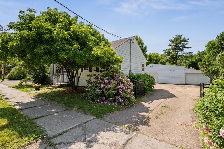 Property Photo: 15 Oak Street VT 05401