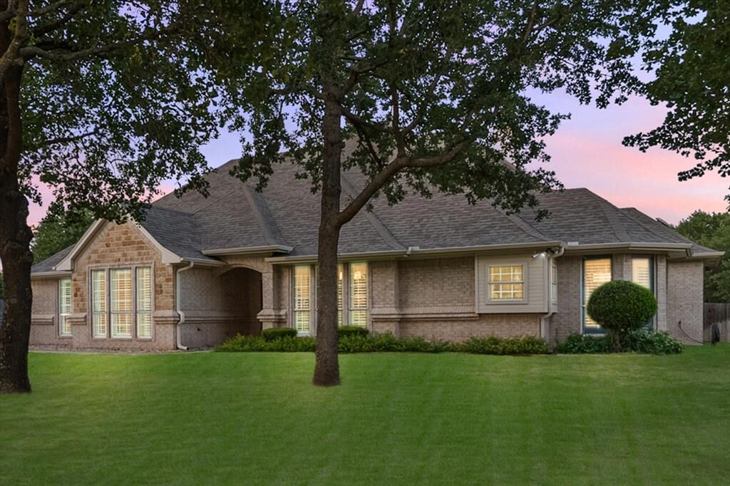 Property Photo: 2129 Woodland Hills Lane TX 76087