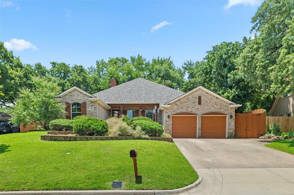 Property Photo: 628 Merrill Drive TX 76022