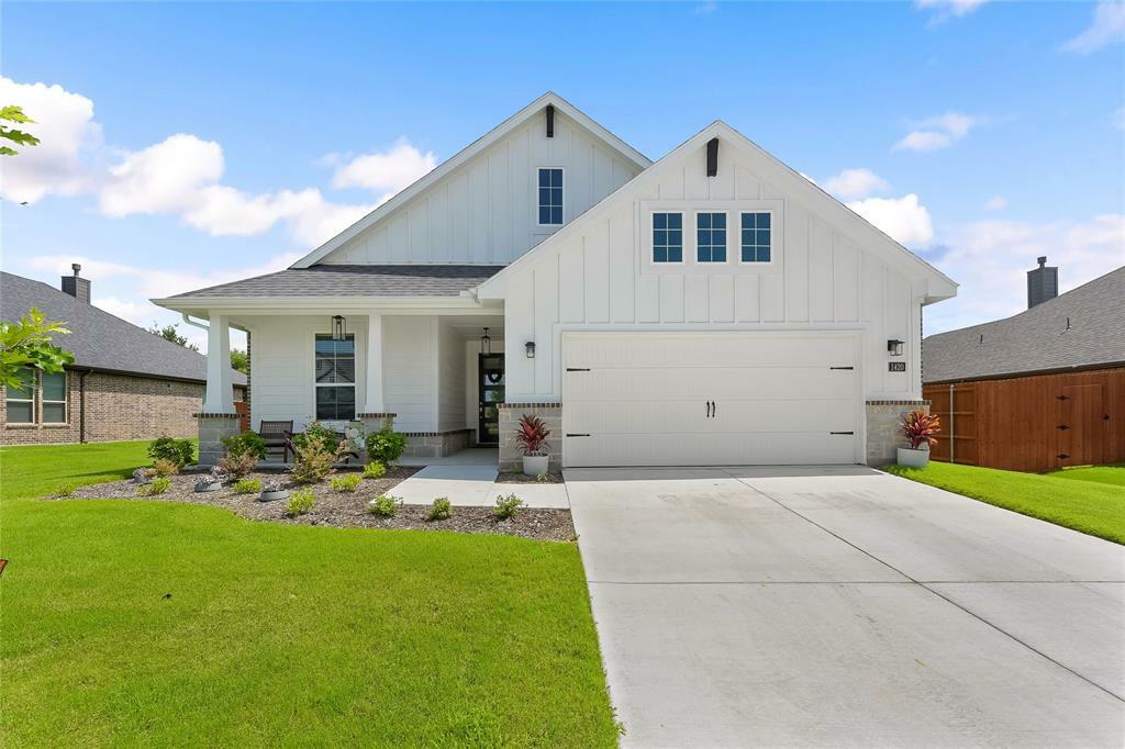 Property Photo: 1420 Whitetail Lane TX 76020
