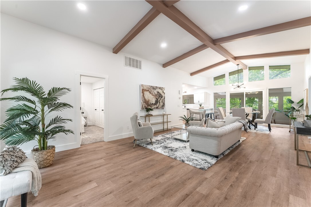 Property Photo: 9 Bishampton Lane AR 72714