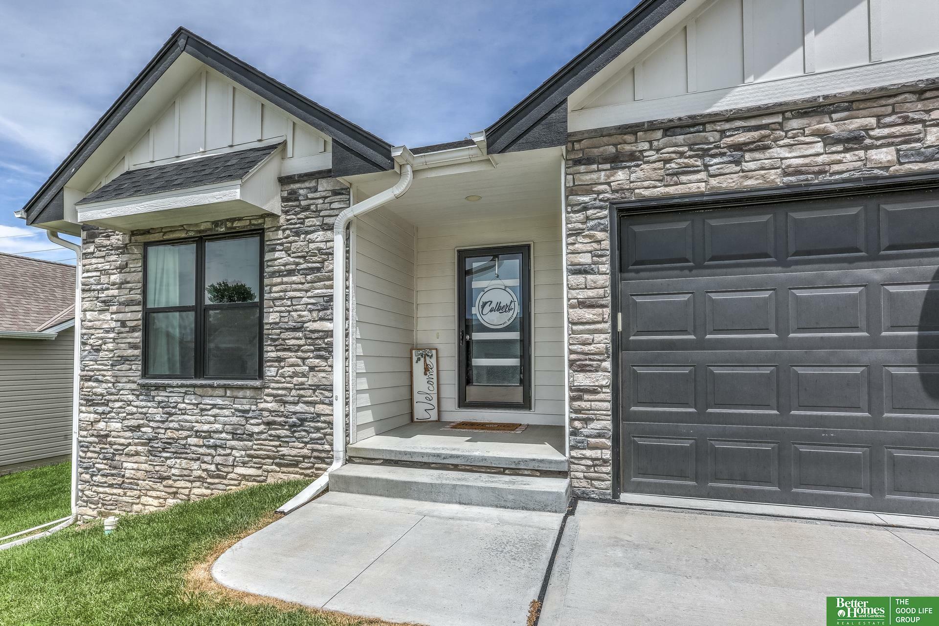 Property Photo:  811 Grandview Drive  NE 68037 
