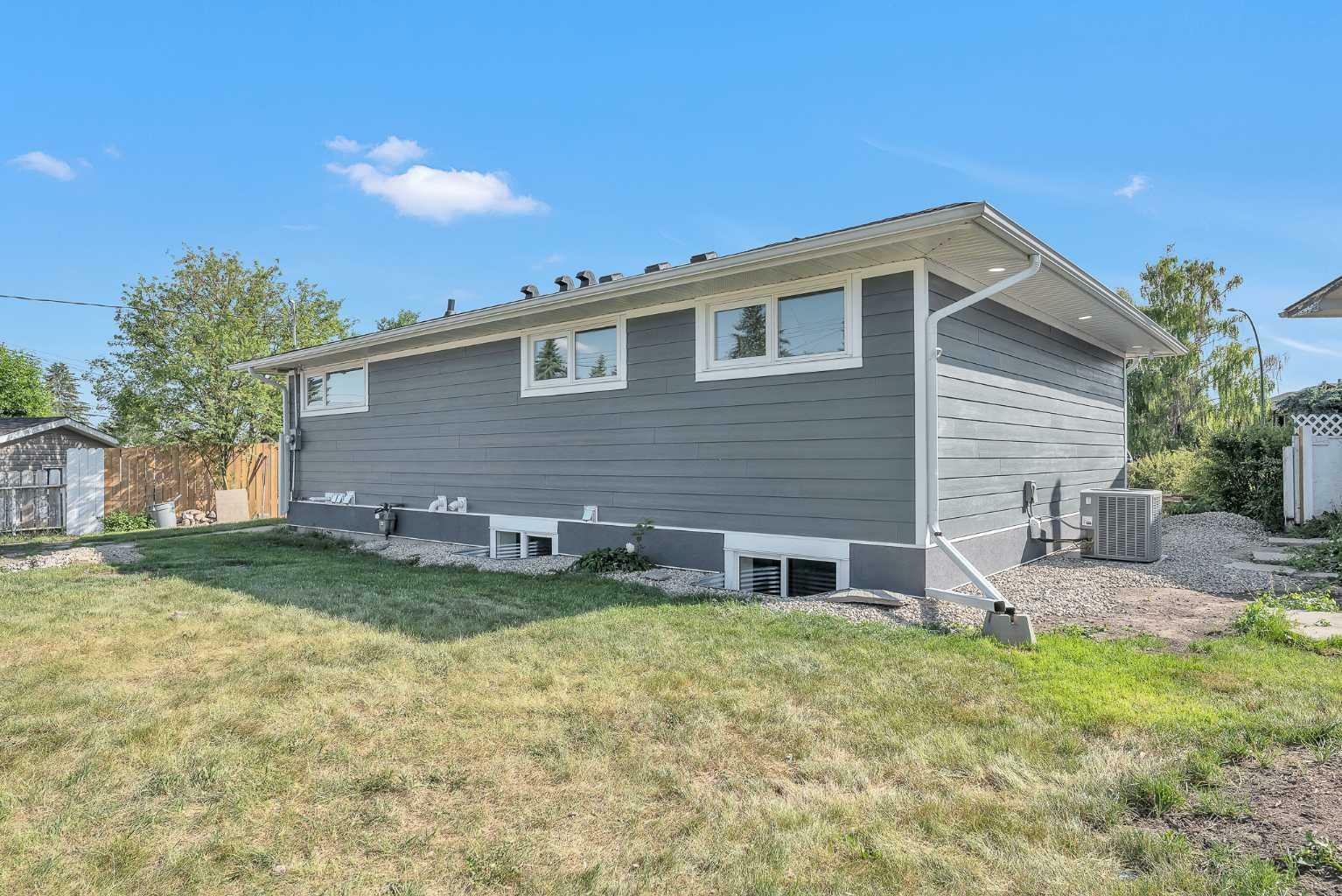 Property Photo: 1008 Riddell Place SE AB T2A 1Y5