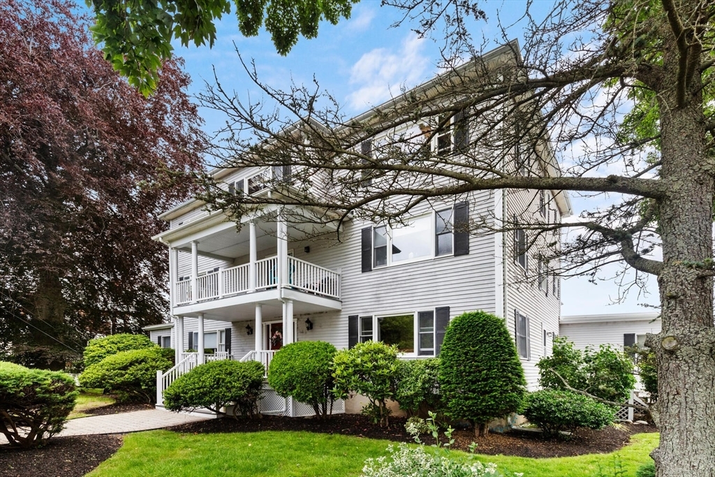 Property Photo:  162 Willow Rd 11  MA 01908 