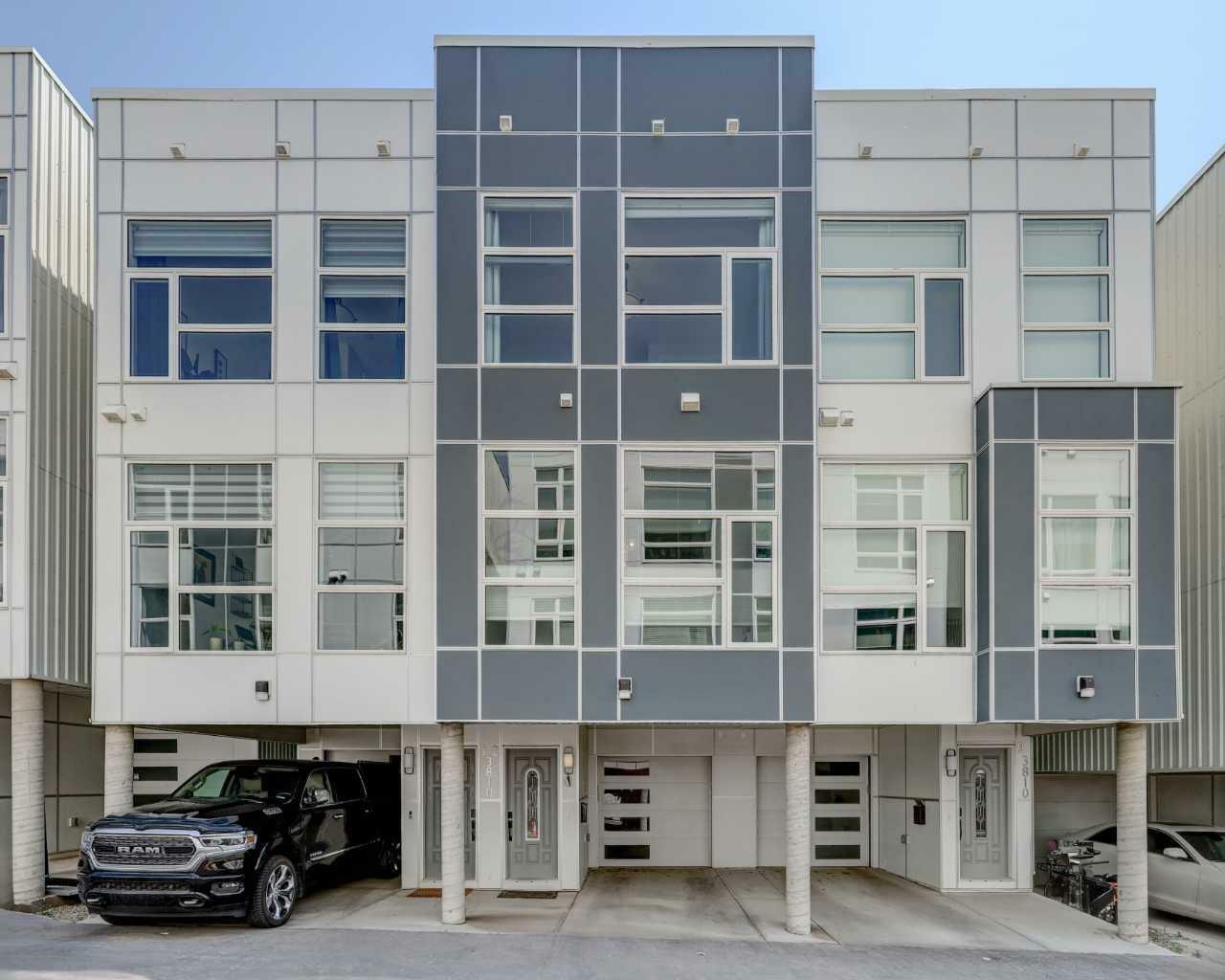 Property Photo: 3810 Parkhill Place SW 2 AB T2S 2W7
