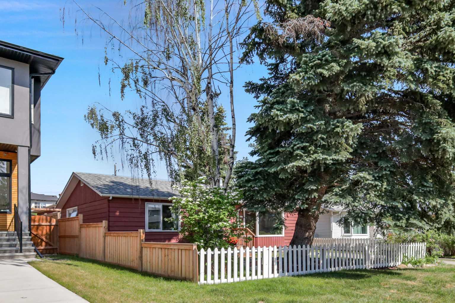 Property Photo: 4636 80 Street NW AB T3B 2P3