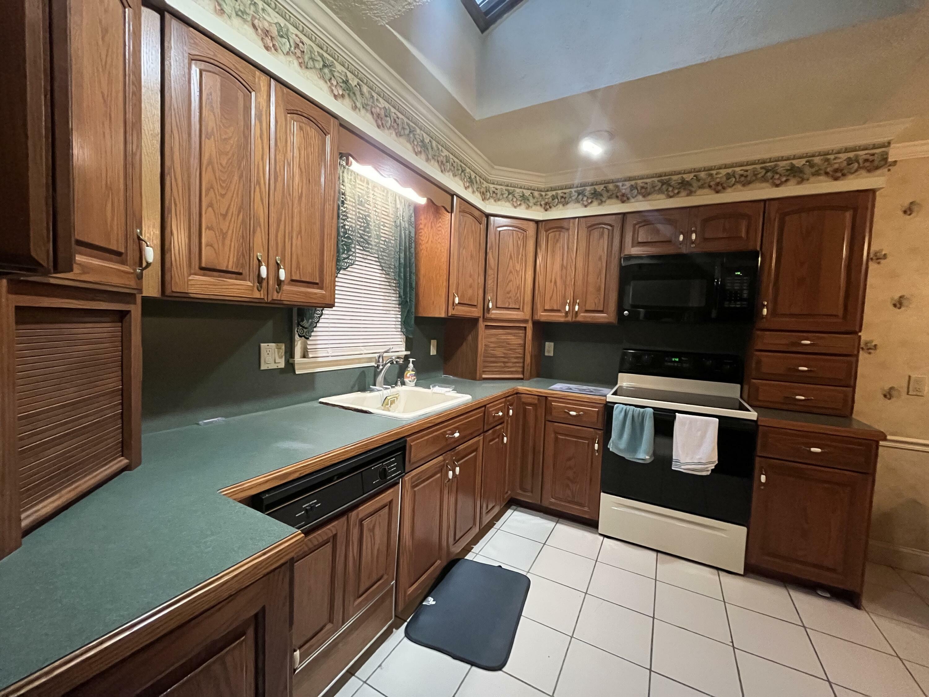Property Photo: 122 Savage Trail PA 18301